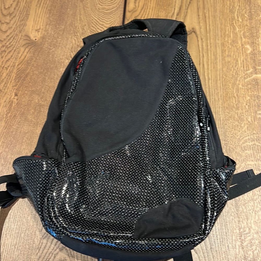 Bruxe patent leather backpack